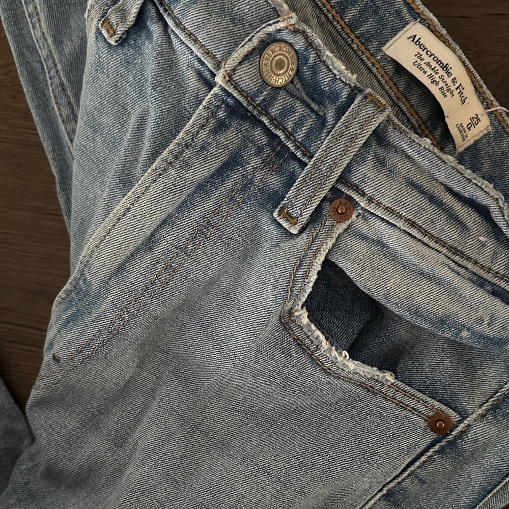 Abercrombie & Fitch Light Blue Denim Jeans - Picture 5 of 7